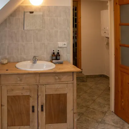 Podkroví V Kabinetu Cb Apartamento *